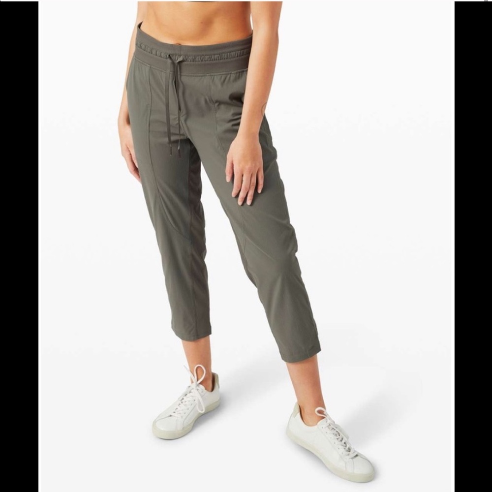 🍋 Lululemon Dance Studio Crop - Grey/Sage